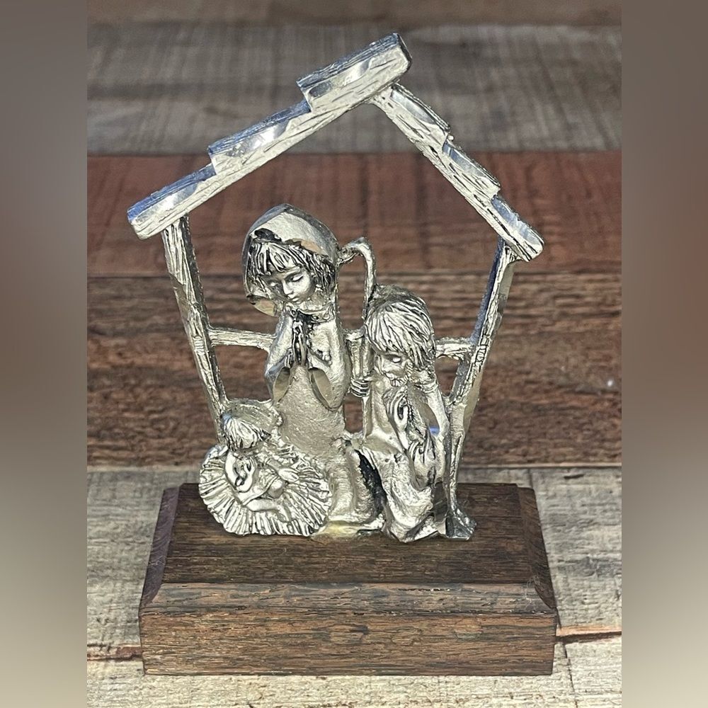 Metallo Inciso Metal Manger Made In Italy Christmas Wood Base